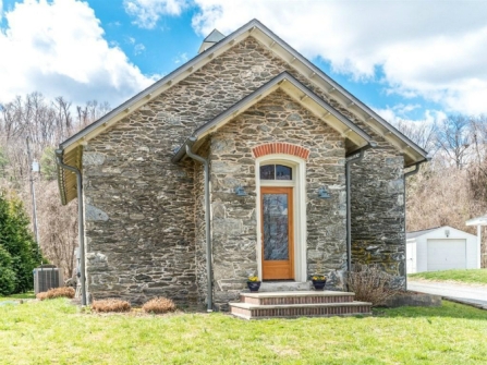 Stone Schoolhouse Wrightsville Pennsylvania, old stone cottage for sale, old stone homes for sale, old stone houses for sale, historic properties, Susquehanna River, waterfront properties